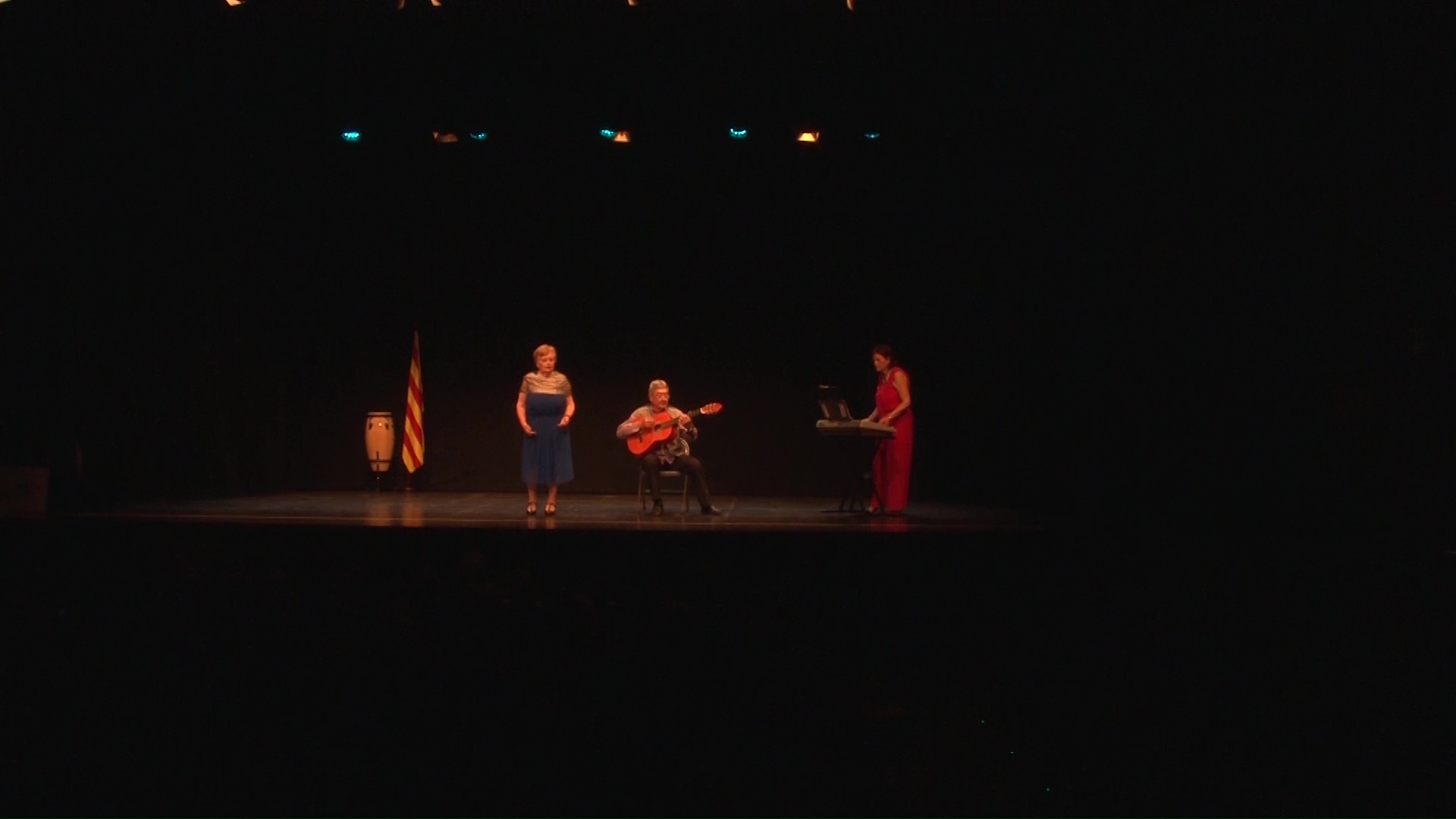 Mans Unides torna a portar al Teatre Municipal el concert de Playback del Casal de la Gent Gran de Banyoles