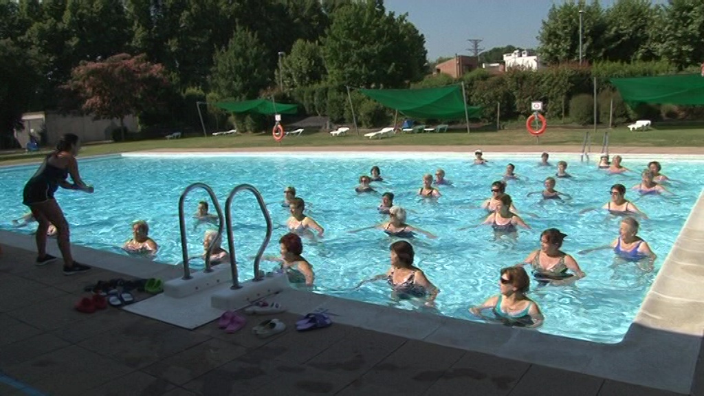 Una seixantena de persones participen a les activitats de la piscina de Cornellà del Terri